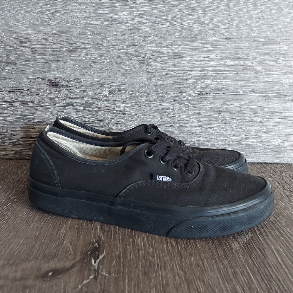 Black Low Top Vans Unisex Men 6 Women 7.5